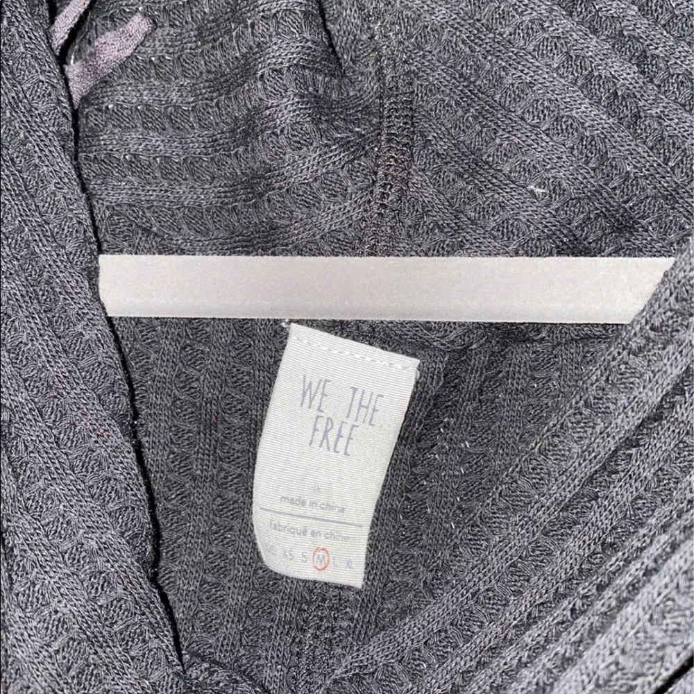 sweater - Picture 3 of 3